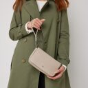 Dámská kožená RFID kabelka Castelijn & Beerens Babette Nappa Clutch 219810 béžová na modelce