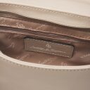 Castelijn & Beerens Dámská kožená kabelka s klopou Babette Nappa Clutch 219810 béžová - otevřená