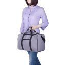 Cestovní taška / palubní zavazadlo Ryanair 40x25x20 cm Fabrizio Worldpack 10362-1700 šedá v ruce