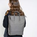 Kabelko-batoh 3v1 JOST BERGEN X-Change Bag S 1127-028 světle šedý na modelce