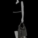 PICARD Dámský kožený kabelko-batoh 2v1 Pure 9963 černý v ruce