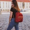 PICARD Elegantní dámský kabelko - batoh SONJA 2777 červený na zádech