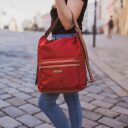 PICARD Elegantní dámský kabelko - batoh SONJA 2777 červený v ruce