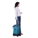 Velká nákupní taška na kolečkách PUNTA wheel 10303-4600 kalifornská modrá v ruce