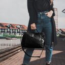 The Chesterfield Brand Doktorská kožená taška Shaun C48.111800 černá v ruce