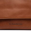 Kožená taška přes rameno s klopou Montana C48.126231 koňaková - logo značky The Chesterfield Brand vyražené v kůži