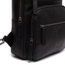 The Chesterfield Brand Kožený batoh crossbody Peru C58.031300 černý - přední naložená kapsa na zip